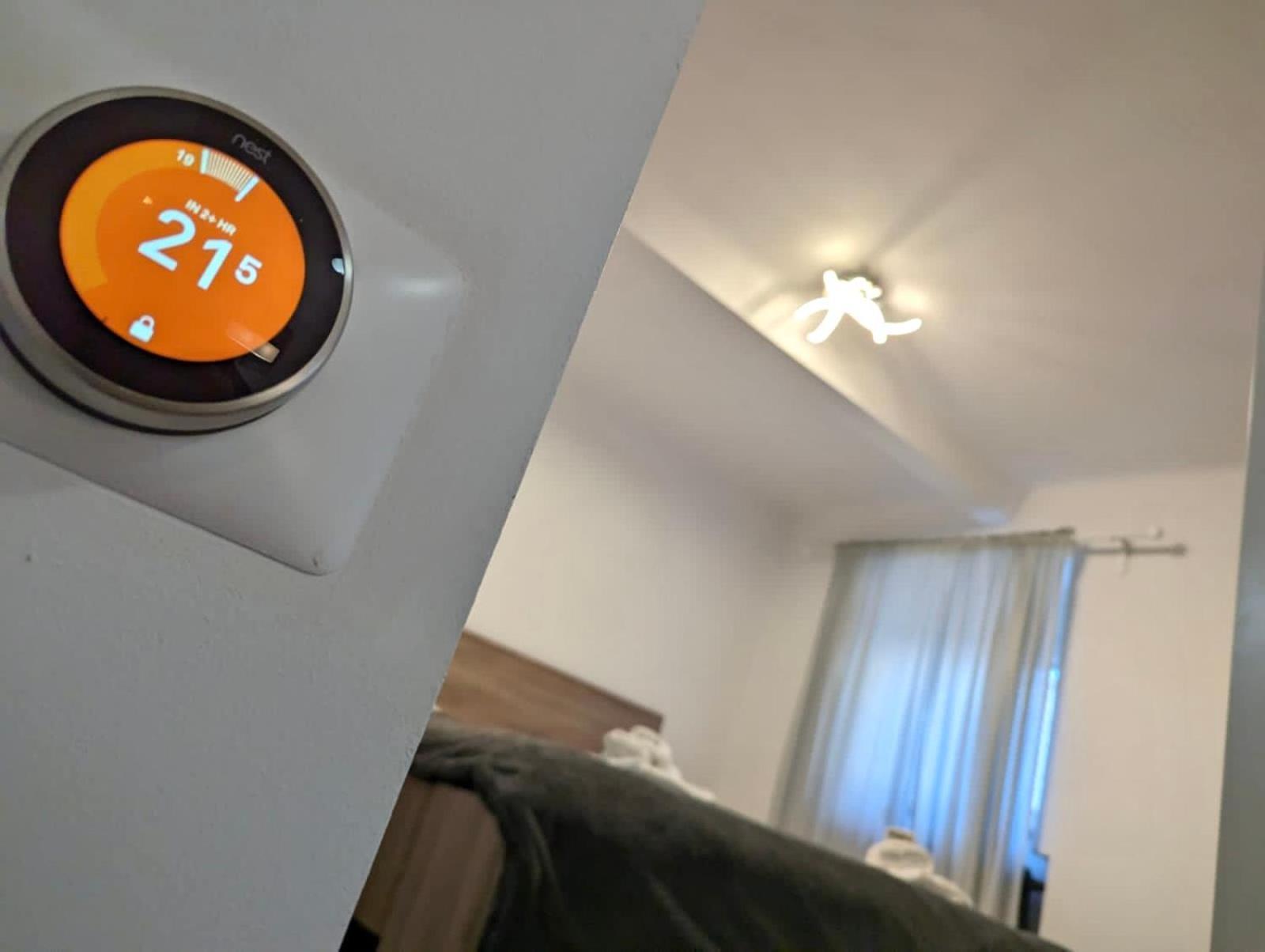 Fantabulous Downtown Abode W King Bed, 65" Tv, Washer And Tumble Dryer Záhřeb Exteriér fotografie